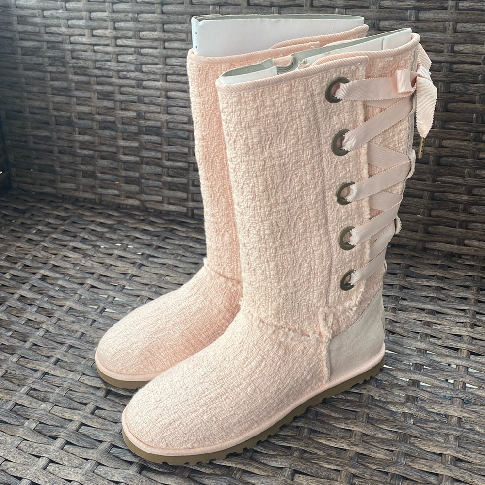 BRAND NEW Ugg Heirloom boots in baby pink size 7